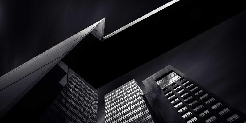 数据中心网络架构演进：从经典三层到叶脊网络的深度解析与软件工具实践